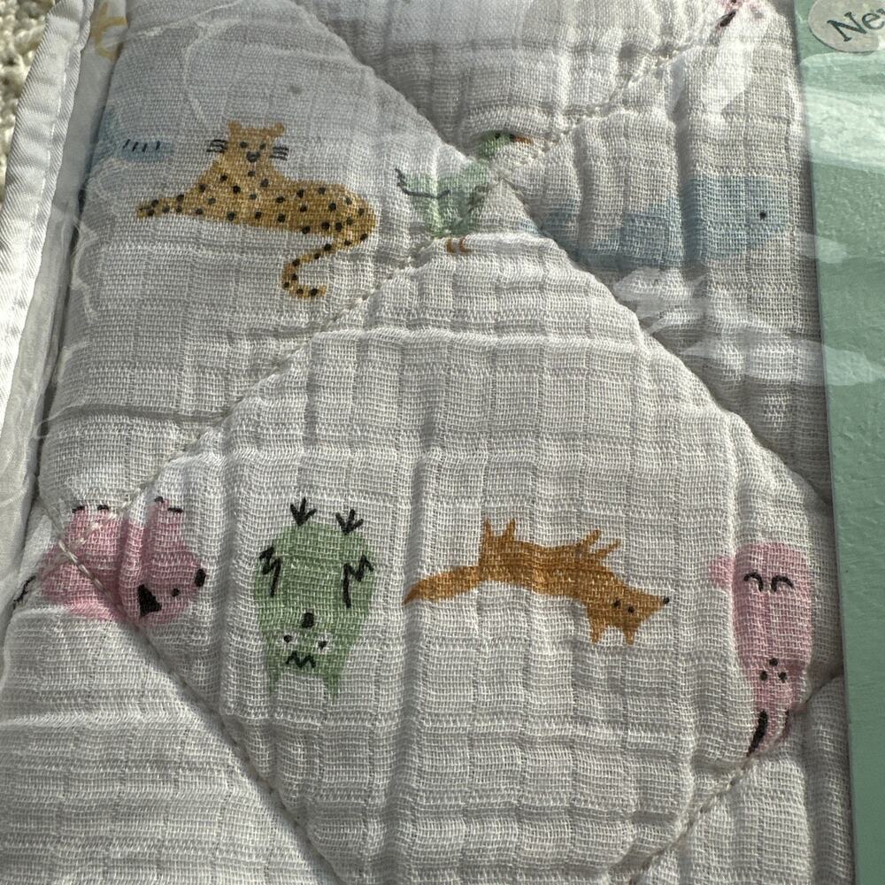 NEW ADEN + ANAIS 3 PIECE CRIB BEDDING SET ANIMALS & ALPHABET - Picture 4 of 14